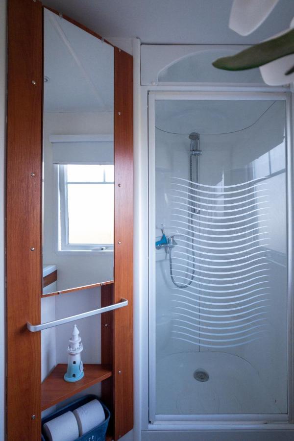 Knus En Modern Ingericht Chalet Met Gratis Wifi Villa Tzummarum Dış mekan fotoğraf